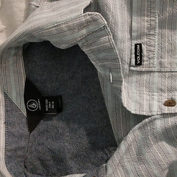 Boys size 10 Volcom button up shirt - Picture 3 of 5